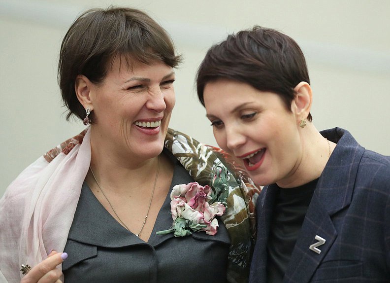 Член Комитета по защите конкуренции Ирина Филатова и заместитель Председателя Комитета по экологии, природным ресурсам и охране окружающей среды Жанна Рябцева