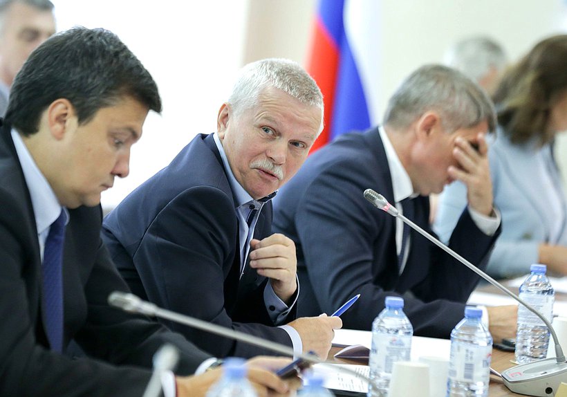 Член Комитета по экономической политике, промышленности, инновационному развитию и предпринимательству Сергей Пантелеев