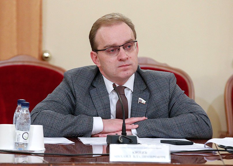Член Комитета по охране здоровья Михаил Кизеев