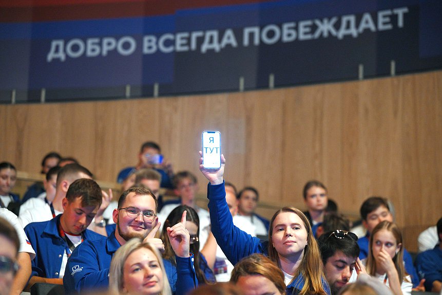 Встреча Председателя Государственной Думы Вячеслава Володина с участниками молодежного форума «Территория смыслов»