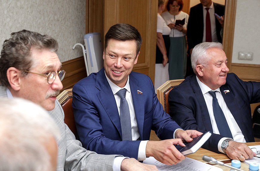 Член Комитета по контролю Никита Румянцев