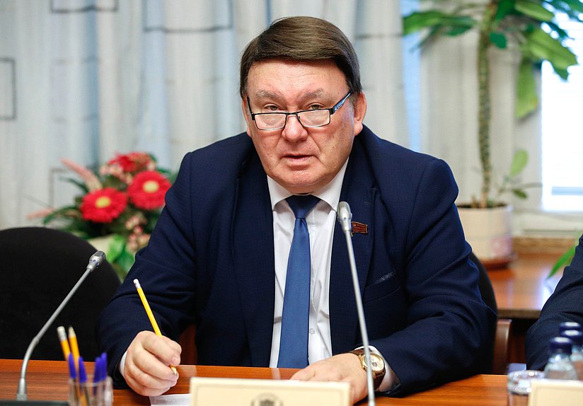 Член Комитета по вопросам собственности, земельным и имущественным отношениям Николай Иванов