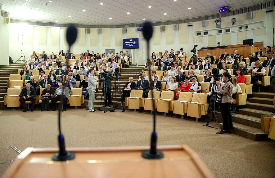 Круглый стол на тему «Заветы великих просветителей России как ключ к объединению народов»