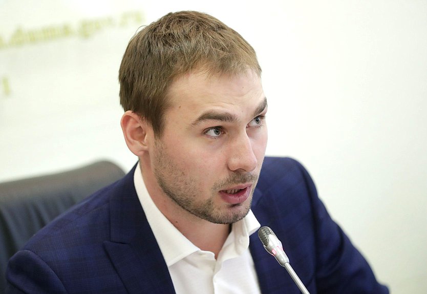 Заместитель Председателя Комитета по физической культуре и спорту Антон Шипулин