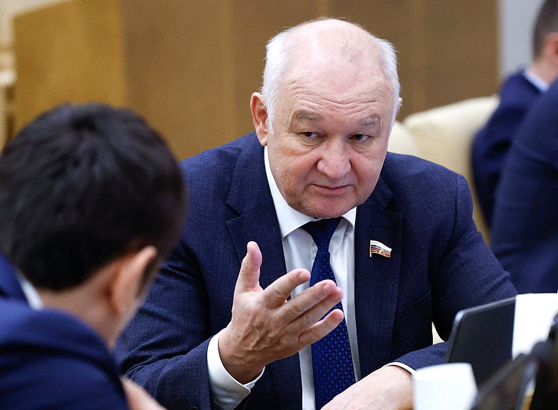 Первый заместитель Председателя Комитета Ильдар Гильмутдинов