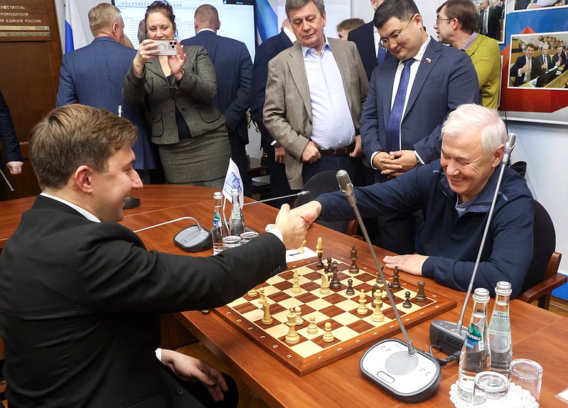 Сенатор РФ Сергей Карякин и Председатель Комитета по финансовому рынку Анатолий Аксаков