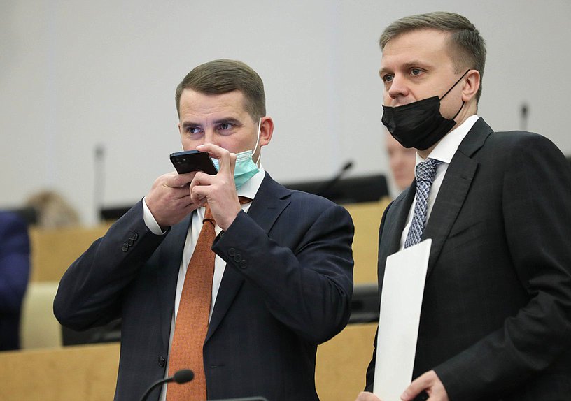 Председатель Комитета по труду, социальной политике и делам ветеранов Ярослав Нилов и Председатель Комитета по региональной политике и местному самоуправлению Алексей Диденко