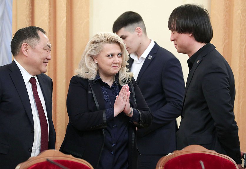 Заместитель Председателя Государственной Думы Шолбан Кара-оол, член Комитета по туризму и развитию туристической инфраструктуры Алла Салаева и Председатель Комитета Сангаджи Тарбаев