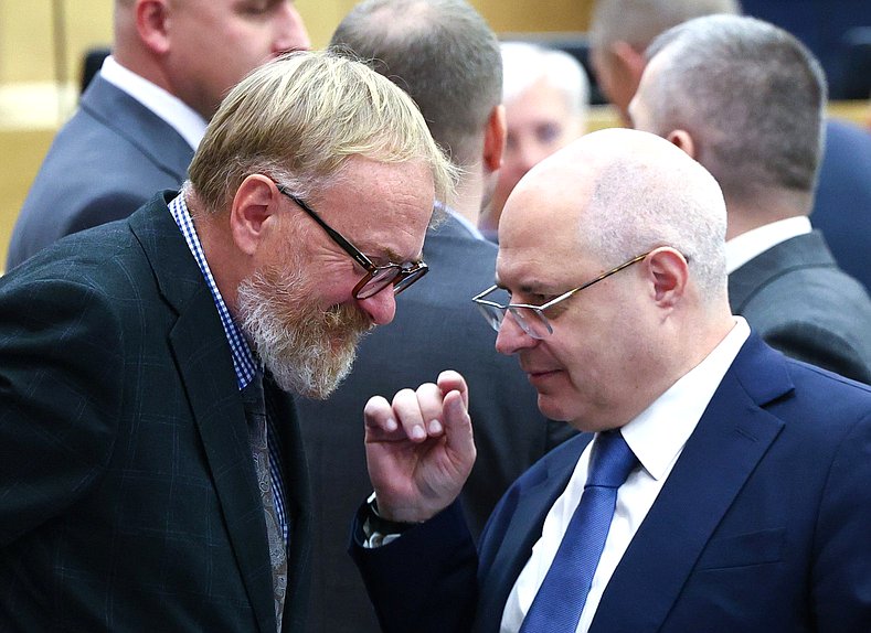 Член Комитета по защите семьи, вопросам отцовства, материнства и детства Виталий Милонов и Председатель Комитета по вопросам собственности, земельным и имущественным отношениям Сергей Гаврилов