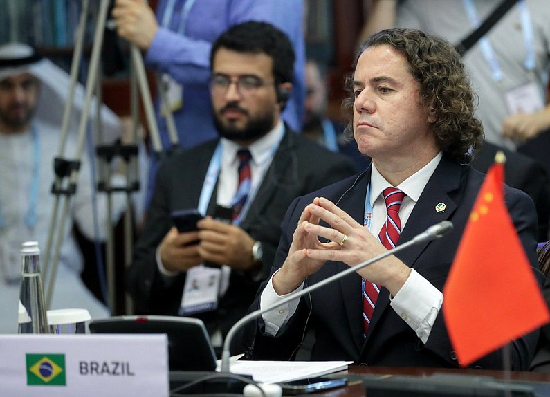 النائب الأول لرئيس مجلس الشيوخ الاتحادي للكونغرس الوطني البرازيلي فينيزيانو فيتال دو ريغو سيغوندو نيتو