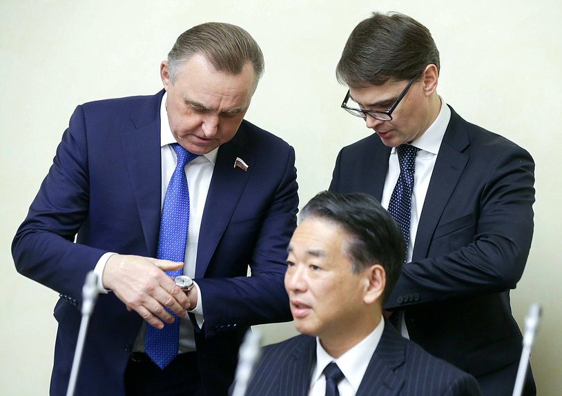 Член Комитета по финансовому рынку Евгений Шулепов и Чрезвычайный и Полномочный Посол Японии в РФ Тоехиса Кодзуки