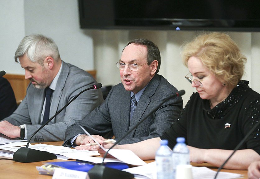 Председатель Комитета по образованию и науке Вячеслав Никонов