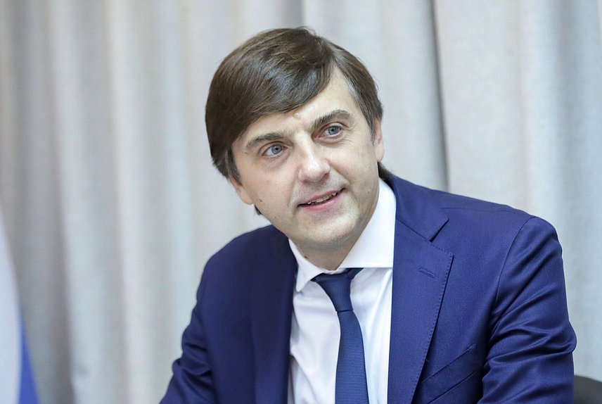 Заседание Комитета по просвещению с участием Министра просвещения РФ ...