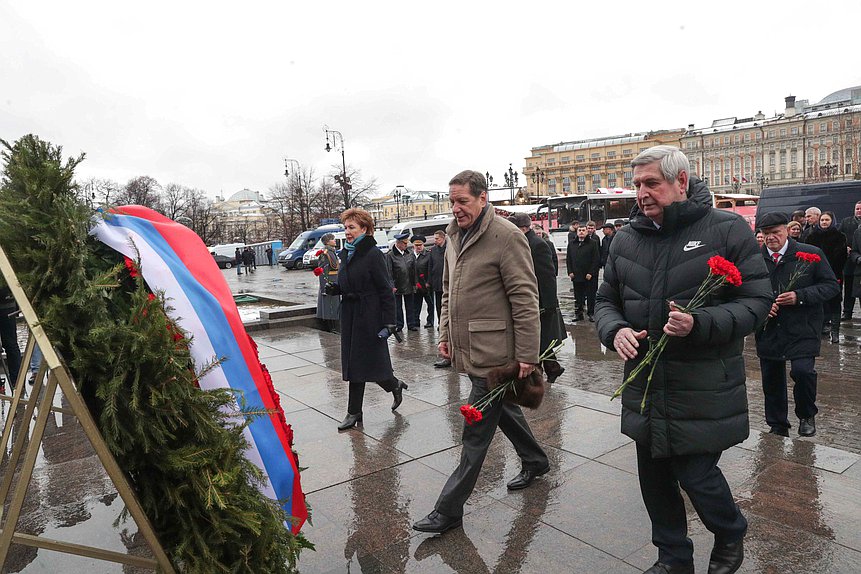Первые заместители Председателя Государственной Думы Александр Жуков и Иван Мельников