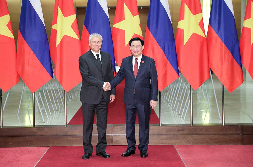 Jefe de la Duma Estatal Vyacheslav Volodin y Presidente de la Asamblea Nacional de la República Socialista de Vietnam Vuong Dinh Hue