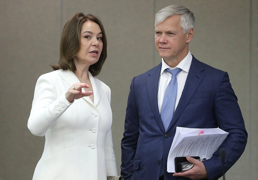 Первый заместитель Председателя Комитета по малому и среднему предпринимательству Альфия Когогина и Председатель Комитета по защите конкуренции Валерий Гартунг