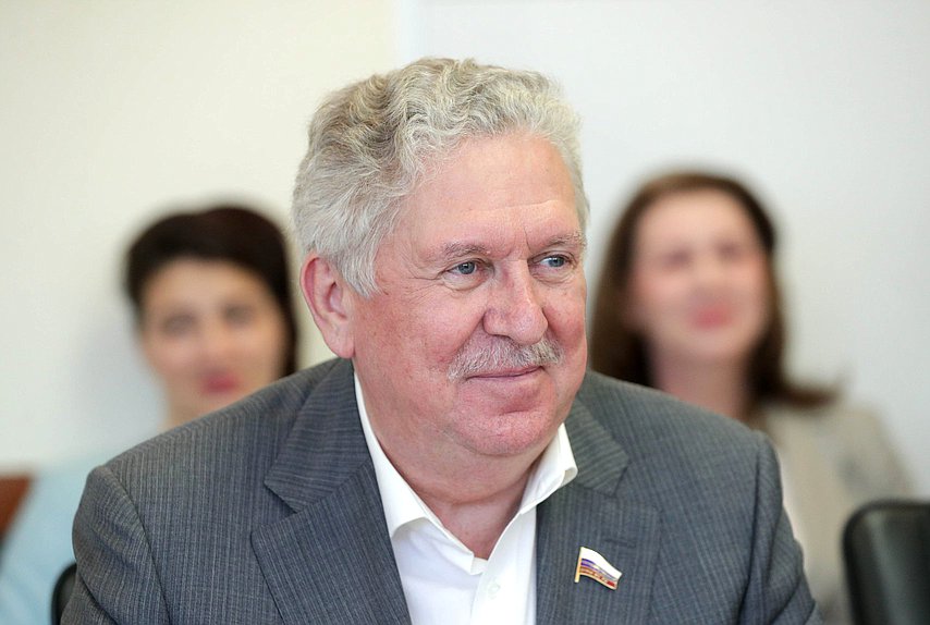 Член Комитета по энергетике Иван Медведев