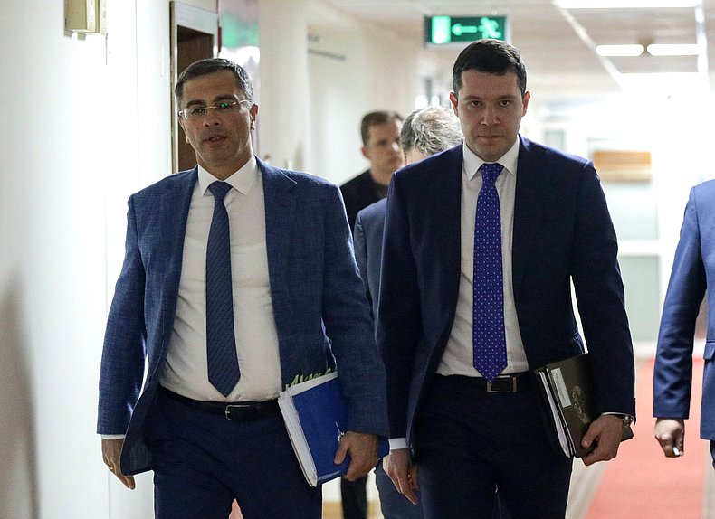 Председатель Комитета по промышленности и торговле Владимир Гутенев и Министр промышленности и торговли РФ Антон Алиханов