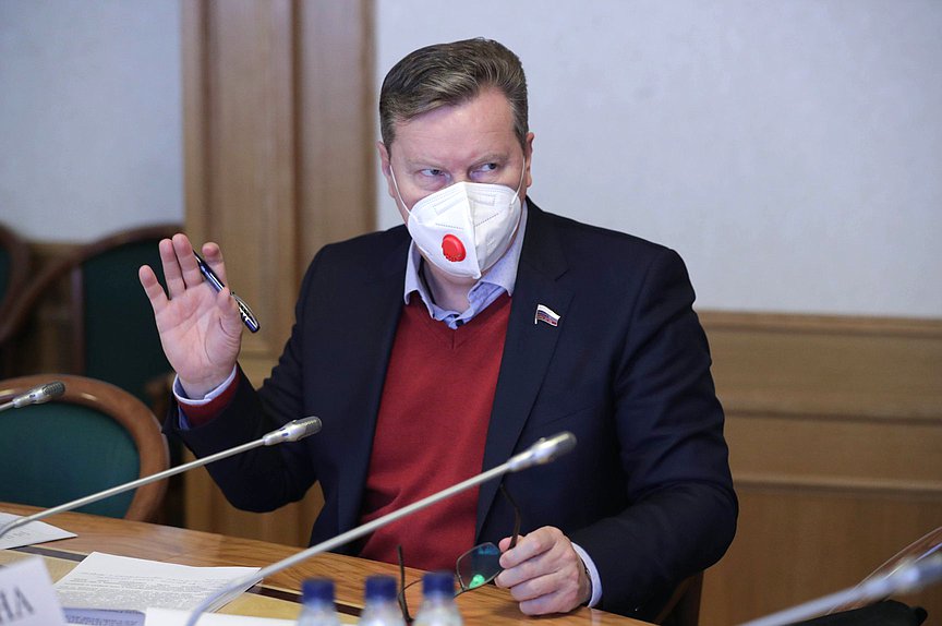 Первый заместитель Председателя Комитета по аграрным вопросам Олег Нилов