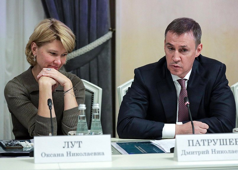 Министр сельского хозяйства РФ Оксана Лут и заместитель Председателя Правительства РФ Дмитрий Патрушев