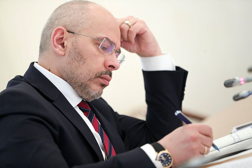 Председатель Комитета по природным ресурсам, собственности и земельным отношениям Николай Николаев