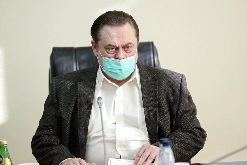 Председатель Комитета по делам национальностей Геннадий Семигин