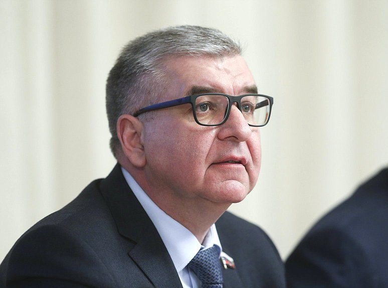 Первый заместитель Председателя Комитета по федеративному устройству и вопросам местного самоуправления Игорь Сапко