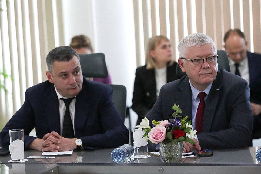 Chairman of the Committee on Informational Policy, Technologies and Communications Alexander Khinshtein and Chairman of the Committee on Security and Corruption Control Vasily Piskarev