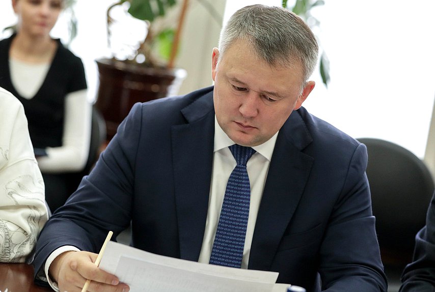 Член Комитета по молодежной политике Вячеслав Дамдинцурунов