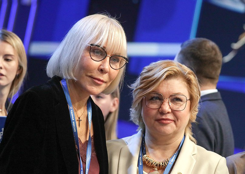 Первый заместитель Председателя Комитета по экономической политике Надежда Школкина (слева)