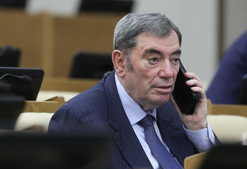 Первый заместитель Председателя Комитета по бюджету и налогам Леонид Симановский