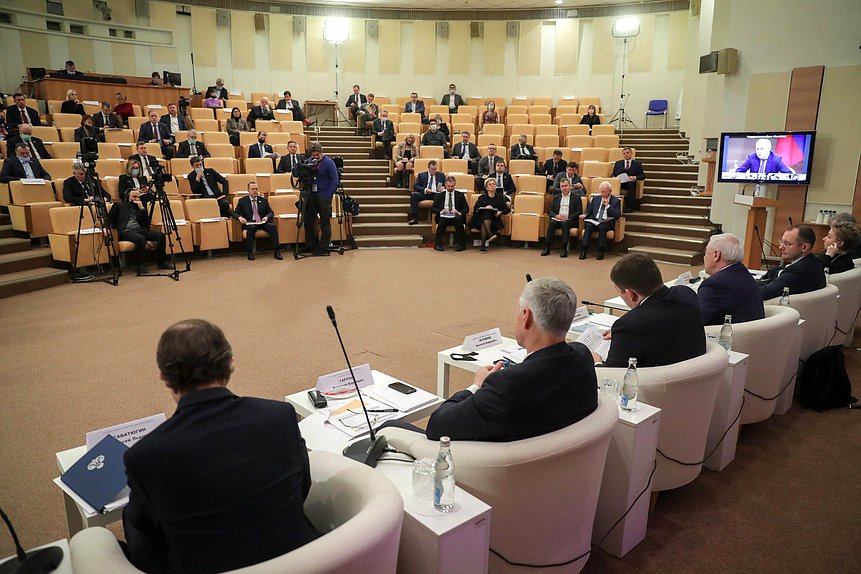 Парламентские слушания на тему «О проекте основных направлений развития финансового рынка Российской Федерации на 2022 год и период 2023 и 2024 годов»