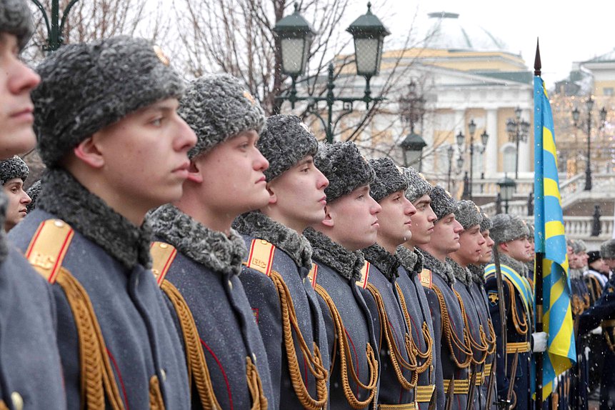 Возложение цветов к Могиле Неизвестного Солдата и к памятнику Г.К. Жукову в День защитника Отечества