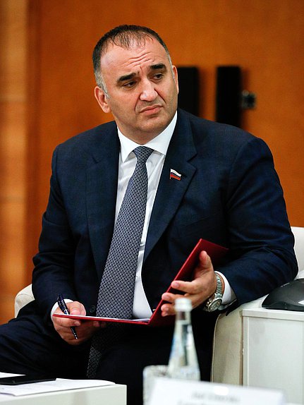 Сенатор РФ Мохмад Ахмадов