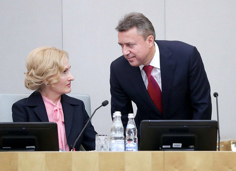 Заместитель Председателя Государственной Думы Ирина Яровая и член Комитета по безопасности и противодействию коррупции Анатолий Выборный