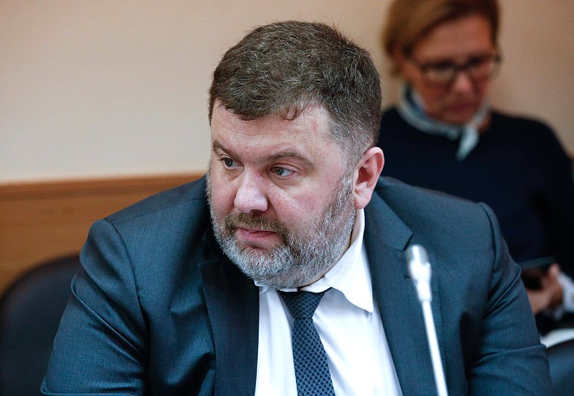 Совещание Комиссии по обеспечению жилищных прав граждан на тему «Формирование некоммерческого фонда наемного жилья в РФ для граждан с невысоким уровнем дохода»