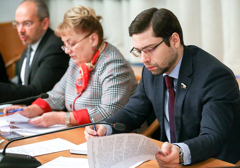 Член Комитета по энергетике, руководитель Рабочей группы президиума Генерального совета Партии «Единая Россия» по защите прав дольщиков Александр Якубовский