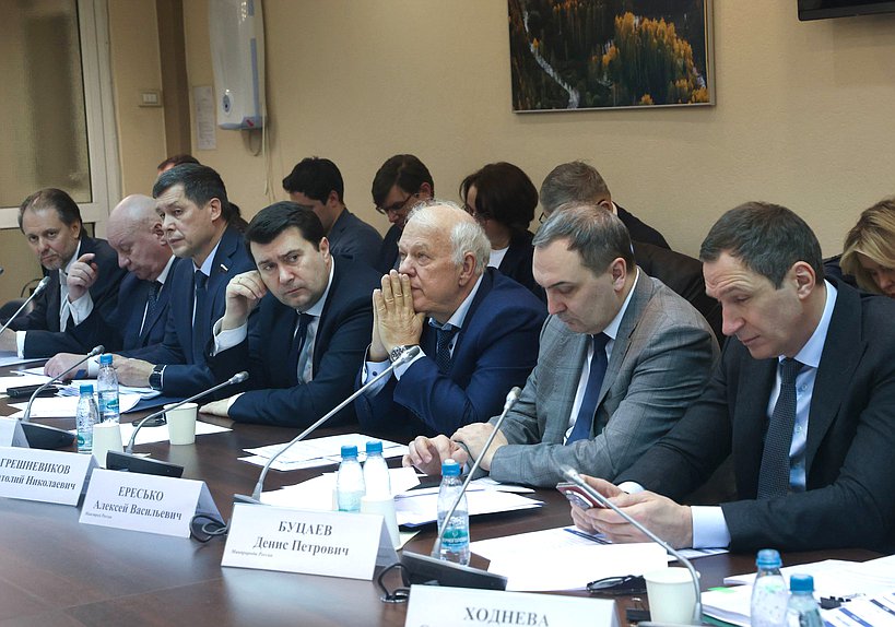 Заседание Комитета по экологии, природным ресурсам и охране окружающей среды с участием Министра природных ресурсов и экологии РФ Александра Козлова