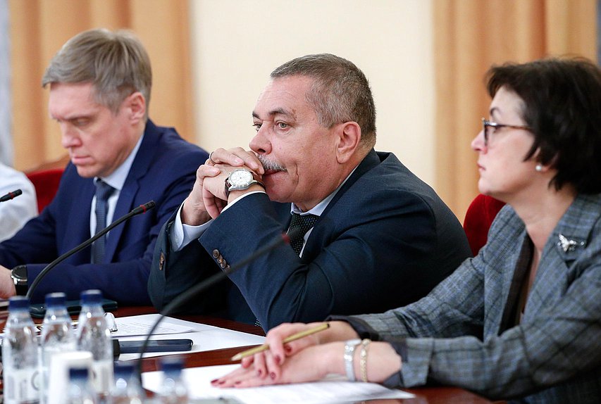 Круглый стол Комитета по туризму и развитию туристической инфраструктуры на тему «Туристический сезон 2022 года в РФ. Новые реалии и вызовы»