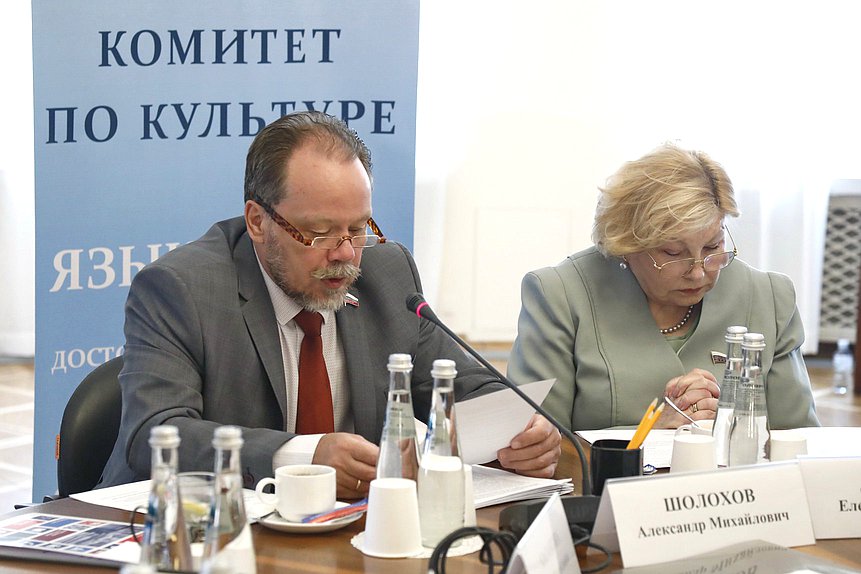 Первые заместители Председателя Комитета по культуре Александр Шолохов и Елена Драпеко