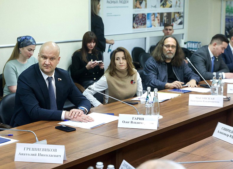 Член Комитета по транспорту и развитию транспортной инфраструктуры Олег Гарин