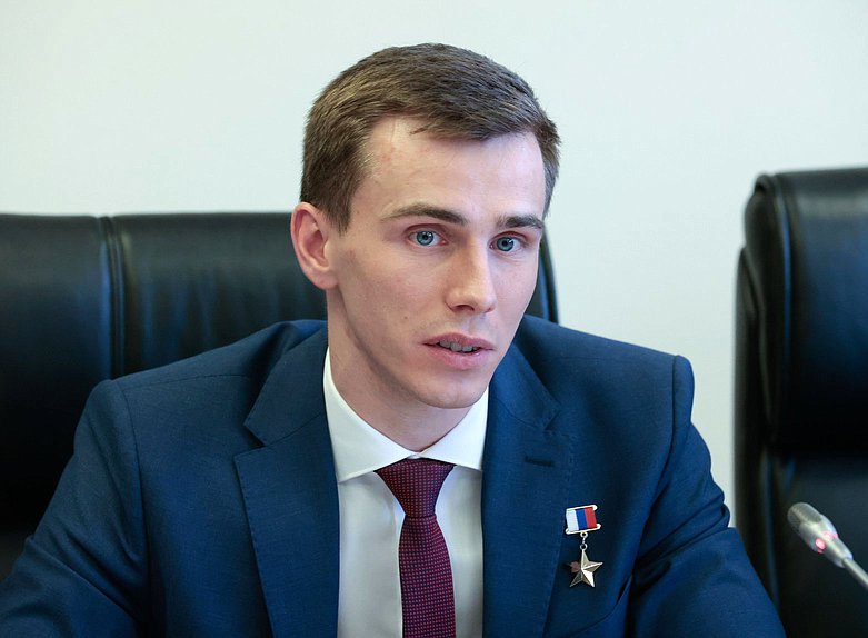 Председатель Комитета по молодежной политике Владислав Головин