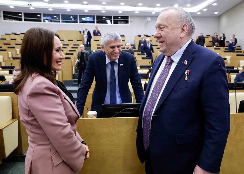 Член Комитета по труду, социальной политике и делам ветеранов Светлана Бессараб, член Комитета по аграрным вопросам Алексей Лавриненко и заместители Председателя Комитета по развитию гражданского общества, вопросам общественных и религиозных объединений Владимир Шаманов