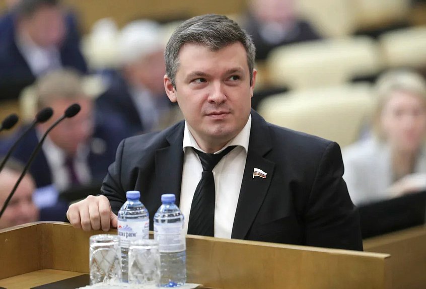 Член Комитета по природным ресурсам, собственности и земельным отношениям Андрей Андрейченко