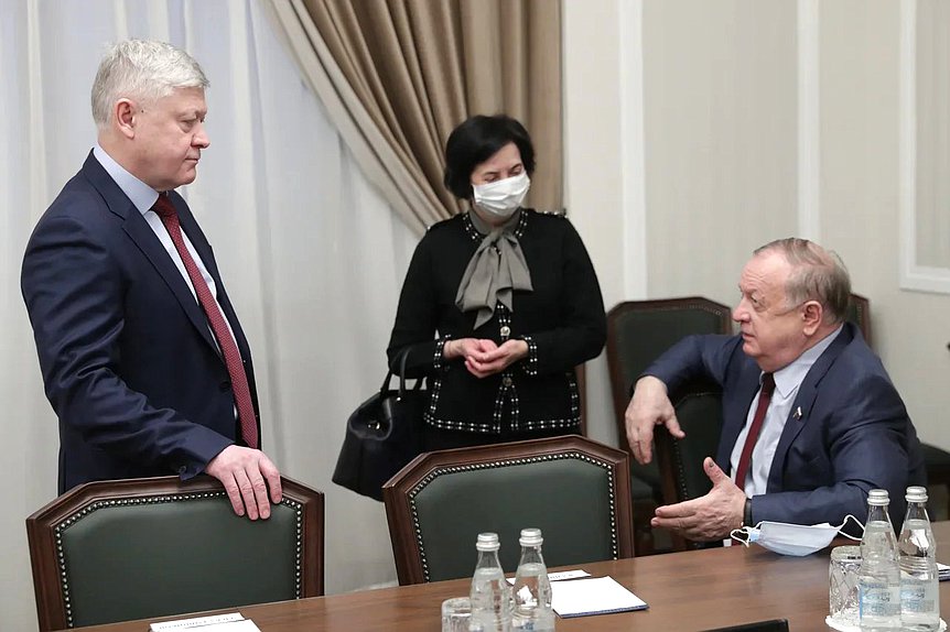 Chairman of the Committee on Security and Corruption Control Vasilii Piskarev and Deputy Chairman of the Committee on Defence Viktor Zavarzin