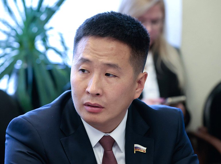 Член Комитета по молодежной политике Петр Шамаев