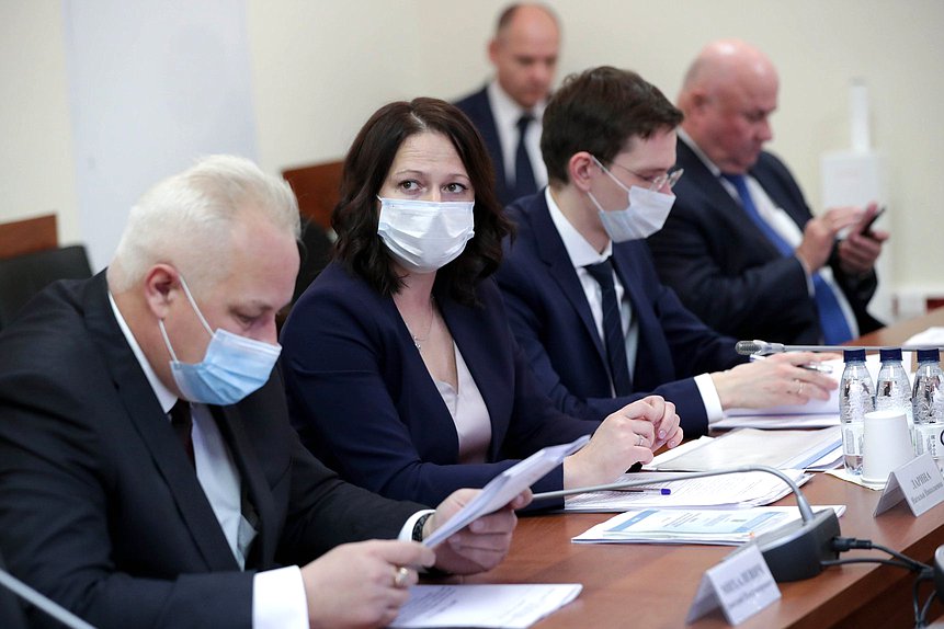 Круглый стол на тему «Актуальные вопросы нормативно-правового регулирования охранных зон и зон минимальных расстояний до магистральных или промышленных трубопроводов (зон с особыми условиями использования территории)»