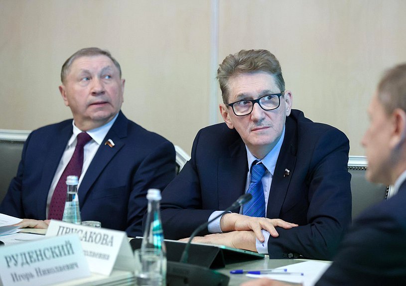 Члены Комитета по аграрным вопросам Сергей Яхнюк и Андрей Аникеев