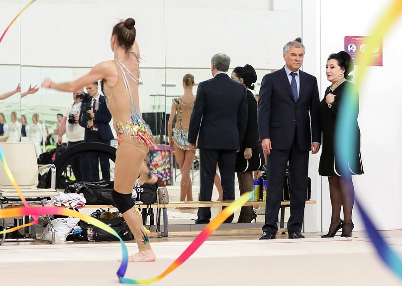 Председатель Государственной Думы Вячеслав Володин и Президент Всероссийской федерации художественной гимнастики Ирина Винер-Усманова