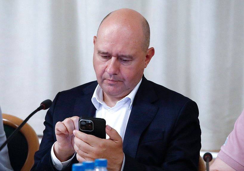 Заместитель Председателя Комитета по развитию гражданского общества, вопросам общественных и религиозных объединений Олег Леонов